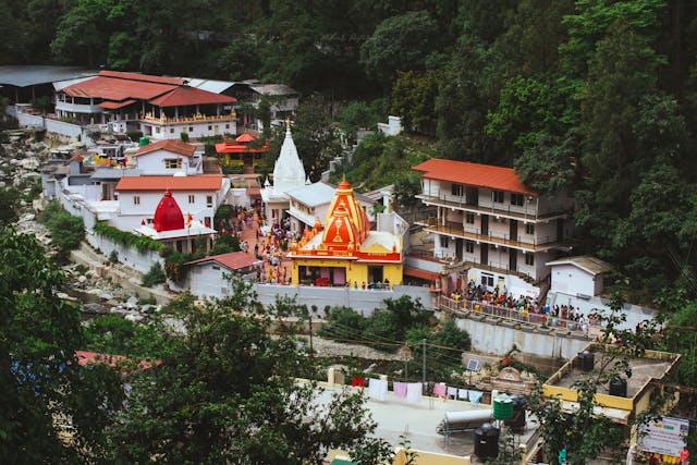BABA NEEM KAROLI MANDIR - KAINCHI DHAM