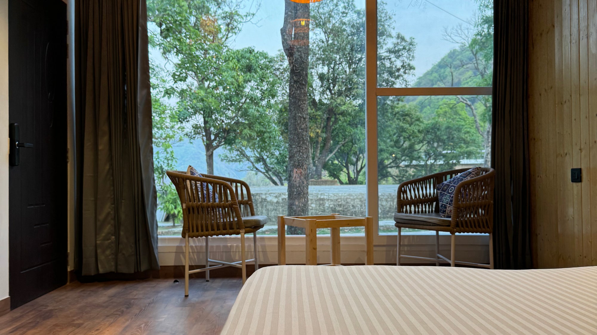 book instantly deluxe room in nainital couple friendly express checkin 