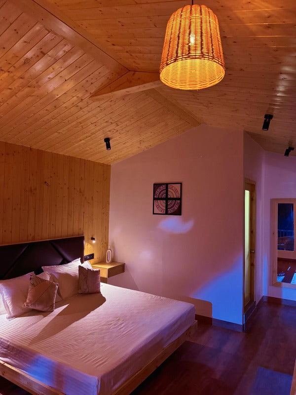 Deluxe room in nainital with free breakfast last minute deal